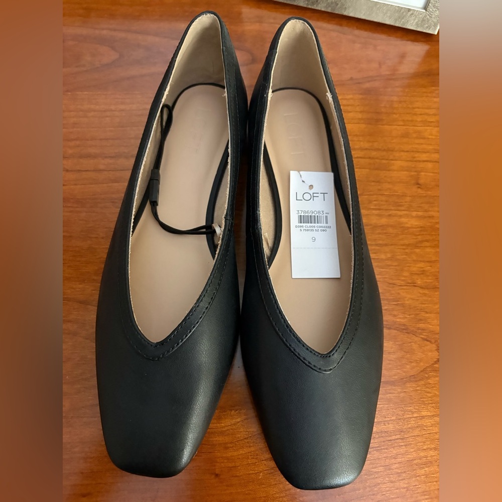 LOFT Black Classic V-Neck Ballet Flats